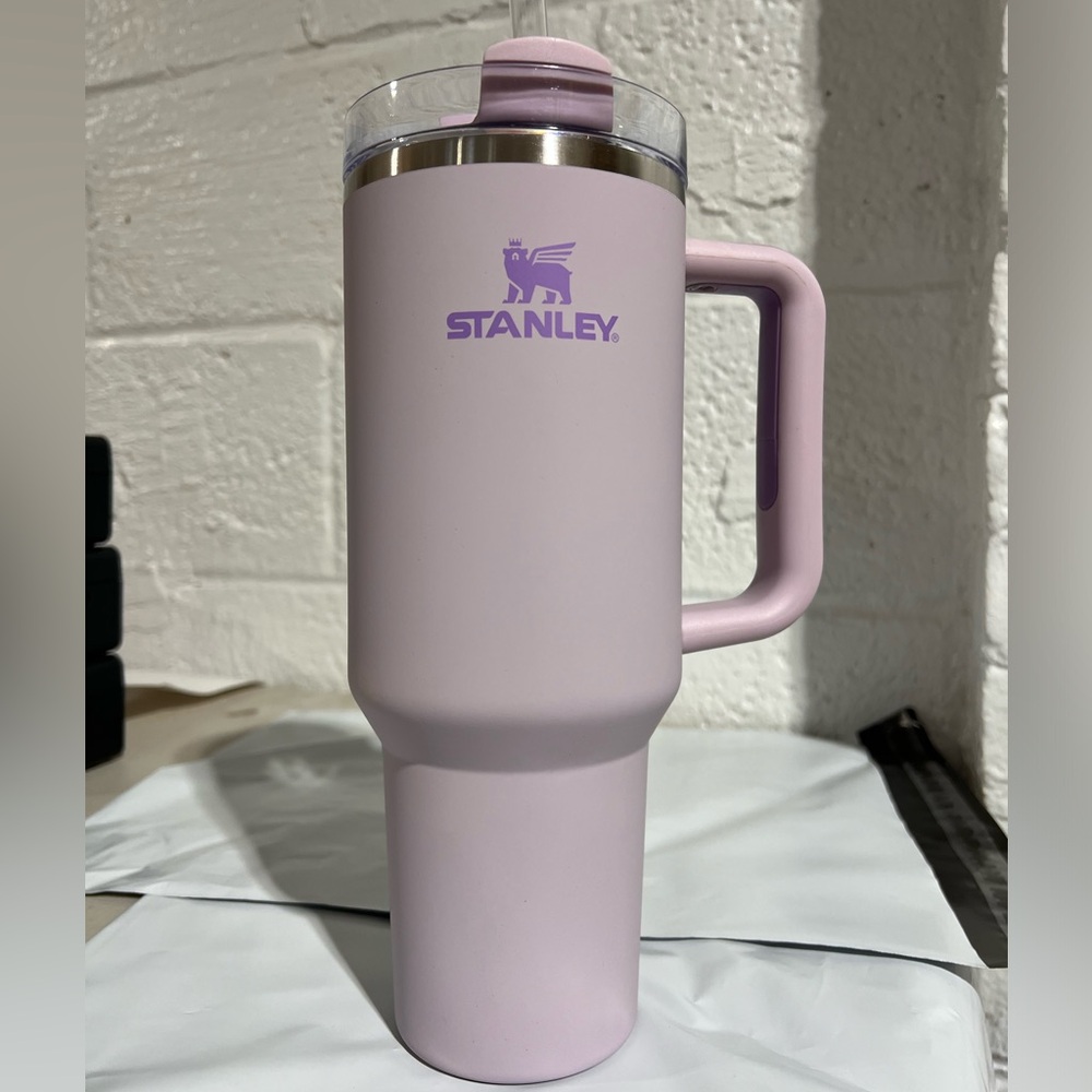 Stanley Quencher 40oz
H2.0 FlowState Stainless Steel Vacuum Insulated
Tu…